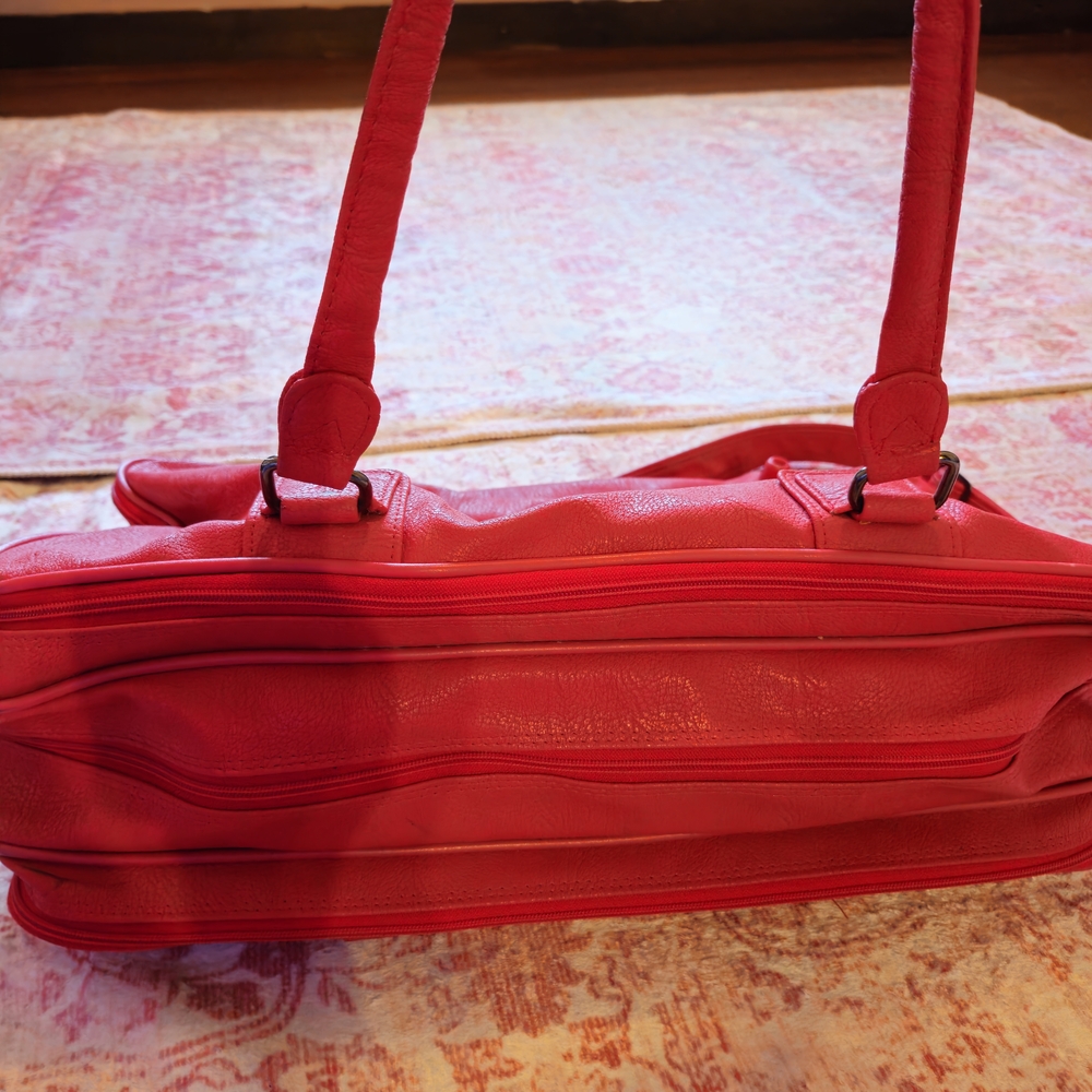 Vintage Amelia Earhart Elegant Red Travel Bag - Picture 10 of 10